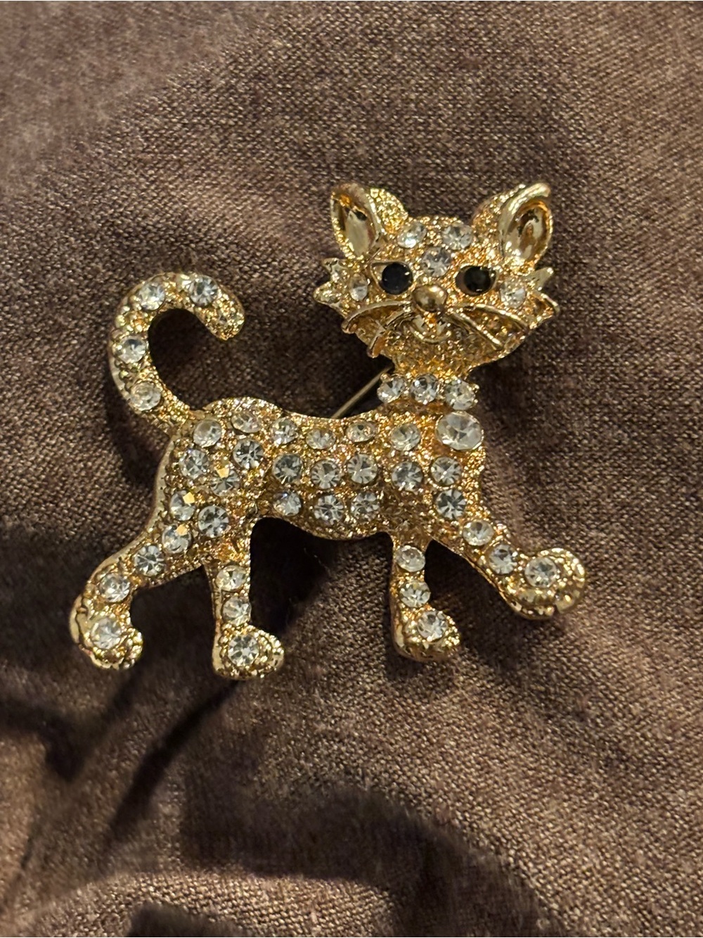 Gold Crystal Cat Brooch with Clear Rhinestones - Elegant Women’s Pin/Brooch